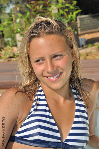 Portrait d'adolescente l'été Portrait d'adolescente l'été