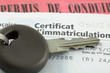 clé de voiture sur certificat d'immatriculation et permis clé de voiture sur certificat d'immatriculation et permis