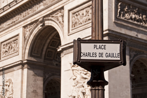 Place Charles de Gaulle à Paris - France