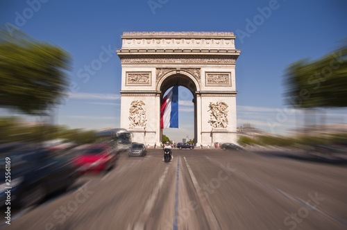 Avenue des Champs Elysées à Paris - France