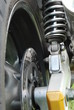 Motorrad Hinterrad mit Bremsscheibe und Federbein