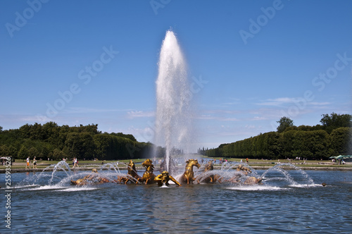 Le bassin d'Apollon en eau au château de Versailles - France Le bassin d'Apollon en eau au château de Versailles - France