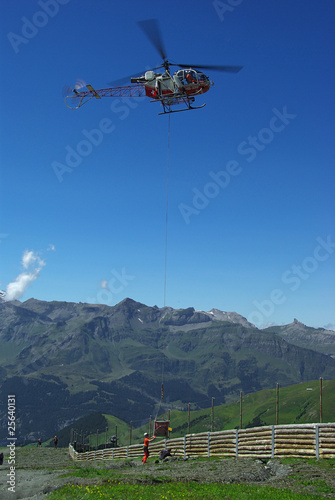 Foto: Hubschrauber in Alpen Hubschrauber in Alpen