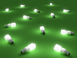 Lampadine fluorescenti accese su un piano verde