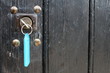 clé sur porte