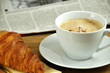 Foto: Frühstück mit Zeitung Frühstück mit Zeitung
