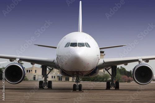 Photo: avion vue de face avion vue de face