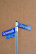 straßenschild mit erläuterung