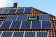 Dach mit Solaranlagen