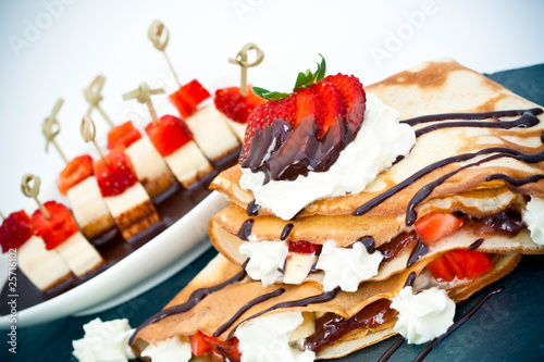 Photo : Crêpes fourrées aux fruits Crêpes fourrées aux fruits