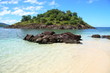 Petite ile tropicale dans la mer de Caraibes