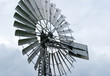 Altes Windrad und Himmel - Wind Energie Altes Windrad und Himmel - Wind Energie