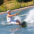 Sport ist anstregend  - Mann beim Wassersport