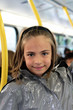 fillette dans le bus