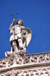 Sculture sur le fronton de la cathédrale St Sauveur à Aix en Pce