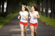 zwei Frauen joggen