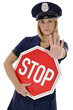 Foto: Polizistin mit Stop-Schild Polizistin mit Stop-Schild
