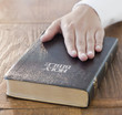Foto: Woman's hand on Bible Woman's hand on Bible