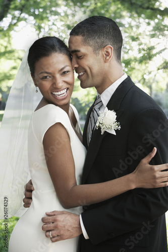 Photo : Bride and groom hugging Bride and groom hugging