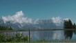 Bergsee mit Alpen-Gipfeln