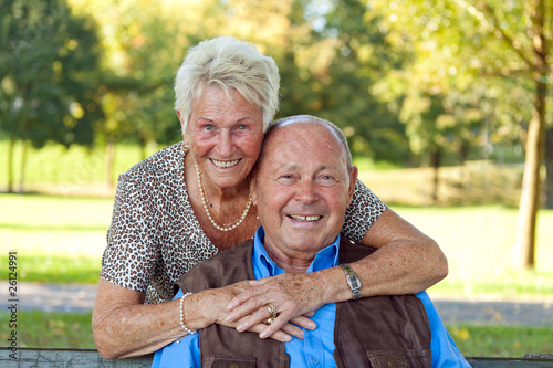 Foto: Älteres verliebtes Senioren Paar Portrait. Älteres verliebtes Senioren Paar Portrait.