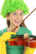 sourire adolescente montrant son instrument de musique sourire adolescente montrant son instrument de musique
