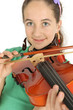 Jeune fille joue du violon avec sourire Jeune fille joue du violon avec sourire
