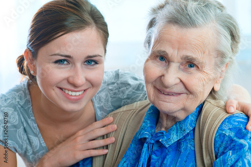 Foto: Senior woman with her home caregiver Senior woman with her home caregiver