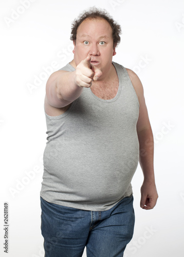 Foto: homme obèse accusant doigt homme obèse accusant doigt