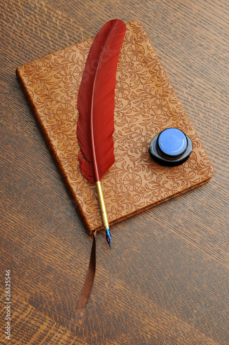 Foto: Journal with Feather Pen and Ink Journal with Feather Pen and Ink
