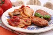 Bifteki mit Bratkartoffeln