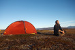 Foto: Hiker meditation in front of the tent Hiker meditation in front of the tent