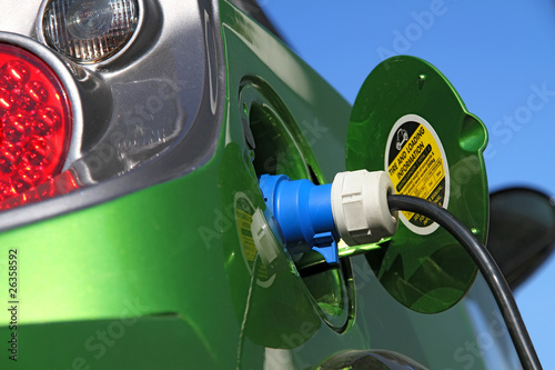 Photo: Elektroauto wird aufgeladen Elektroauto wird aufgeladen