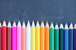 crayons de couleurs sur ardoise crayons de couleurs sur ardoise