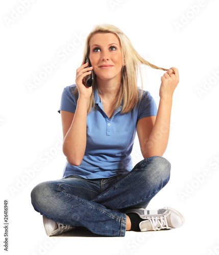 Foto: Junge Frau telefoniert Junge Frau telefoniert