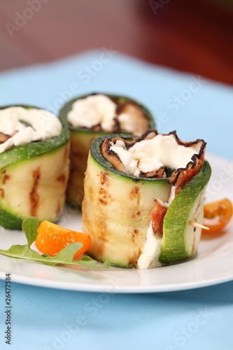 Photo: Zucchini rolls with pepper crusted bacon and cheese Zucchini rolls with pepper crusted bacon and cheese