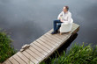 mann entspannt in der natur