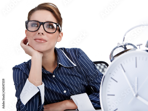 Foto: young businesswoman with a big clock young businesswoman with a big clock