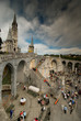 Esplanade devant la Cathédrale à Lourdes