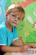 Foto: Junge malt ein Bild Junge malt ein Bild
