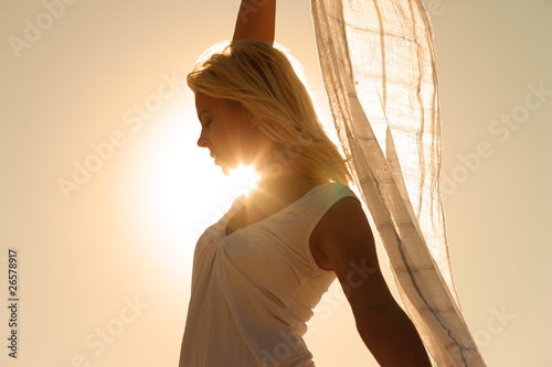 Foto: Woman with scarf feeling balanced Woman with scarf feeling balanced