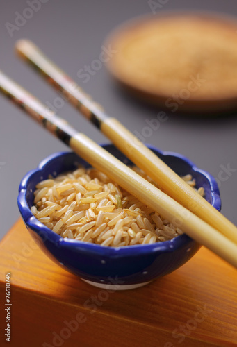 Photo: Brown rice in bowl with chopsticks Brown rice in bowl with chopsticks