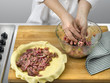 disposer la viande dans un plat à tarte