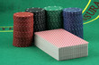 cartes et jetons de poker sur tapis vert casino cartes et jetons de poker sur tapis vert casino