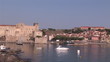 Vídeo: View of a marina during summer View of a marina during summer