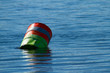 schwimmendes Ölfass auf Wasser