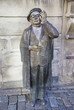 statua con gli occhiali da sole