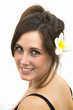 Photo: Retrato mujer joven con flor en el pelo Retrato mujer joven con flor en el pelo