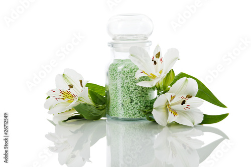 Photo: Badeperlen in der Flasche mit Lilien Badeperlen in der Flasche mit Lilien