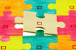 puzzle coloré, pièce intégrant son emplacement